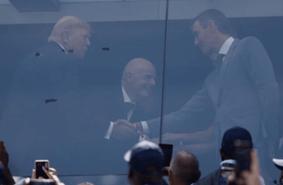 Trump dhe Sanchez shtrëngojnë duart në finalen e Botërorit, lënë pas tensionet