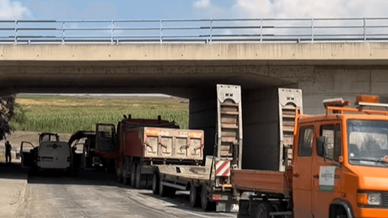 Zgjidhet problemi i ujërave në nënkalimin e Mazgitit, nis ndërhyrja për sanimin e rrugës Zgjidhet problemi i ujërave në nënkalimin e Mazgitit, nis ndërhyrja për sanimin e rrugës