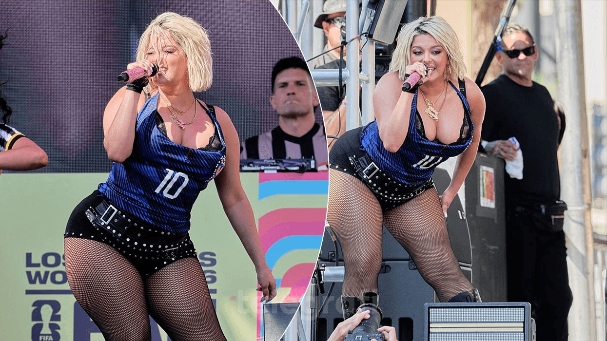 Bebe Rexha tërheq vëmendjen me veshjen e guximshme gjatë performancës në Los Angeles