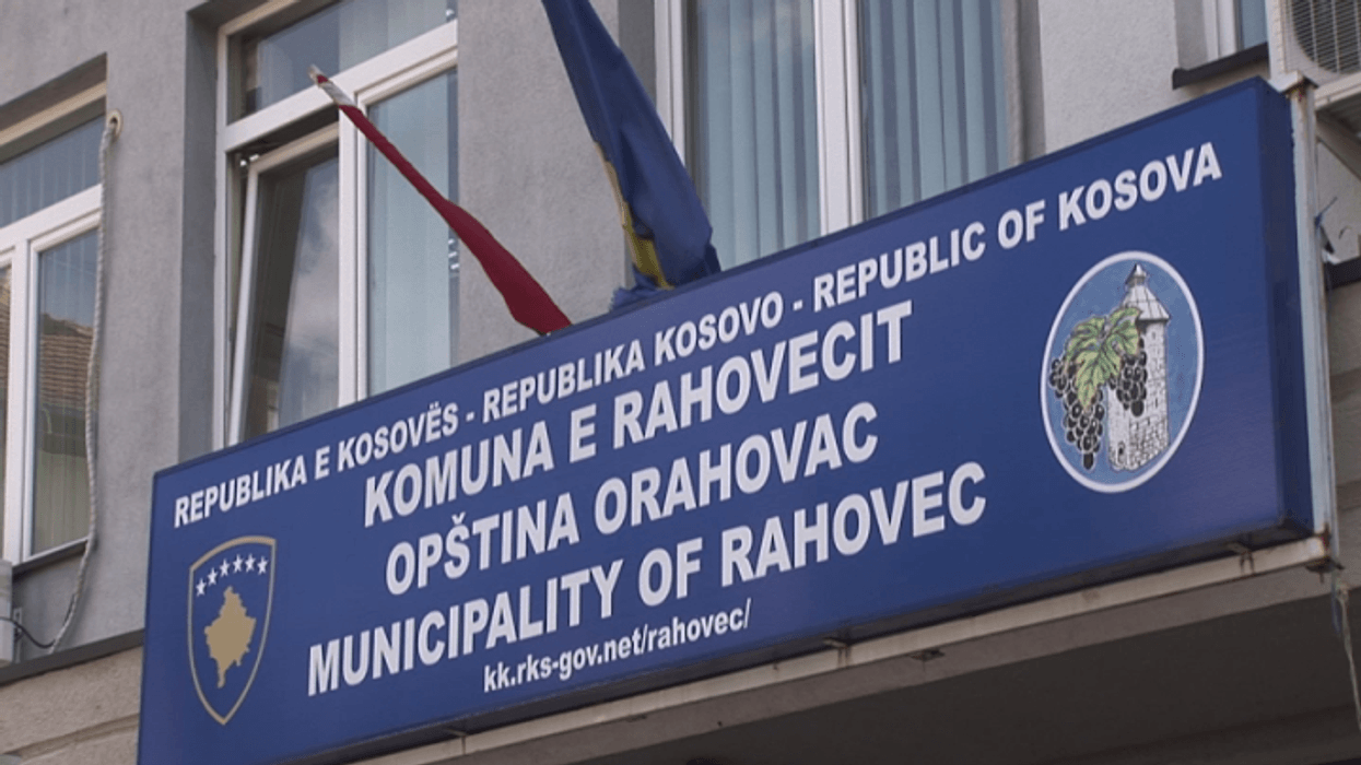 Drejtoria e Bujqësisë në Rahovec apelon fermerët të marrin masa mbrojtëse para stuhive të paralajmëruara Drejtoria e Bujqësisë në Rahovec apelon fermerët të marrin masa mbrojtëse para stuhive të paralajmëruara