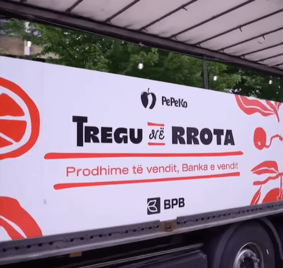 Në Prishtinë hapet “Tregu në Rrota”, promovohet prodhimi vendor dhe mbështeten fermerët lokalë