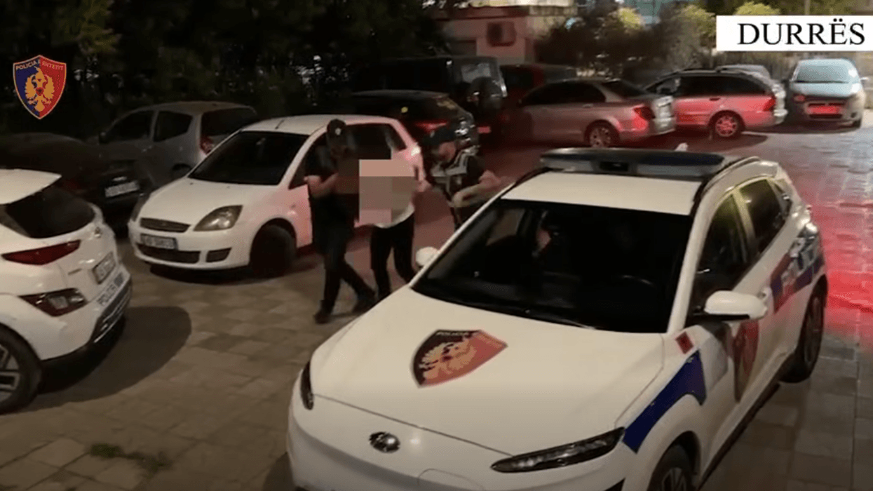 Disa persona rrihen me pesë pushues turq në një lokal në Golem, arrestohen dy të dyshuar