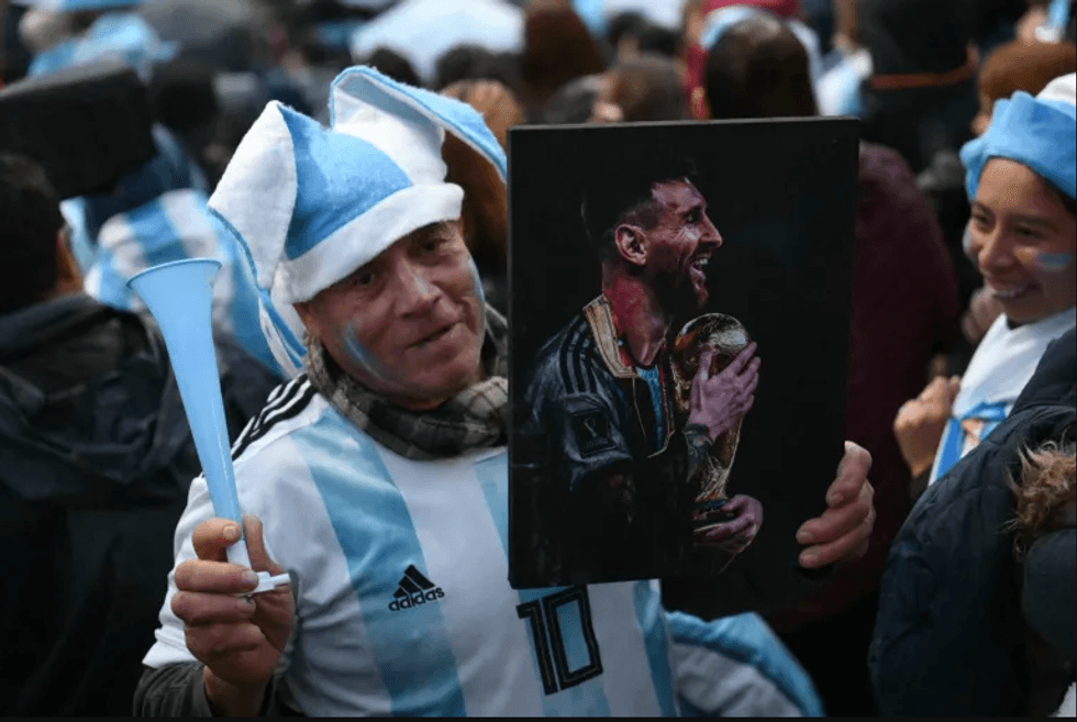 Leo Messi dhe 10 yje të Argjentinës mungojnë në paradën pas finales Kupës së Botës në kryeqytetin argjentinas