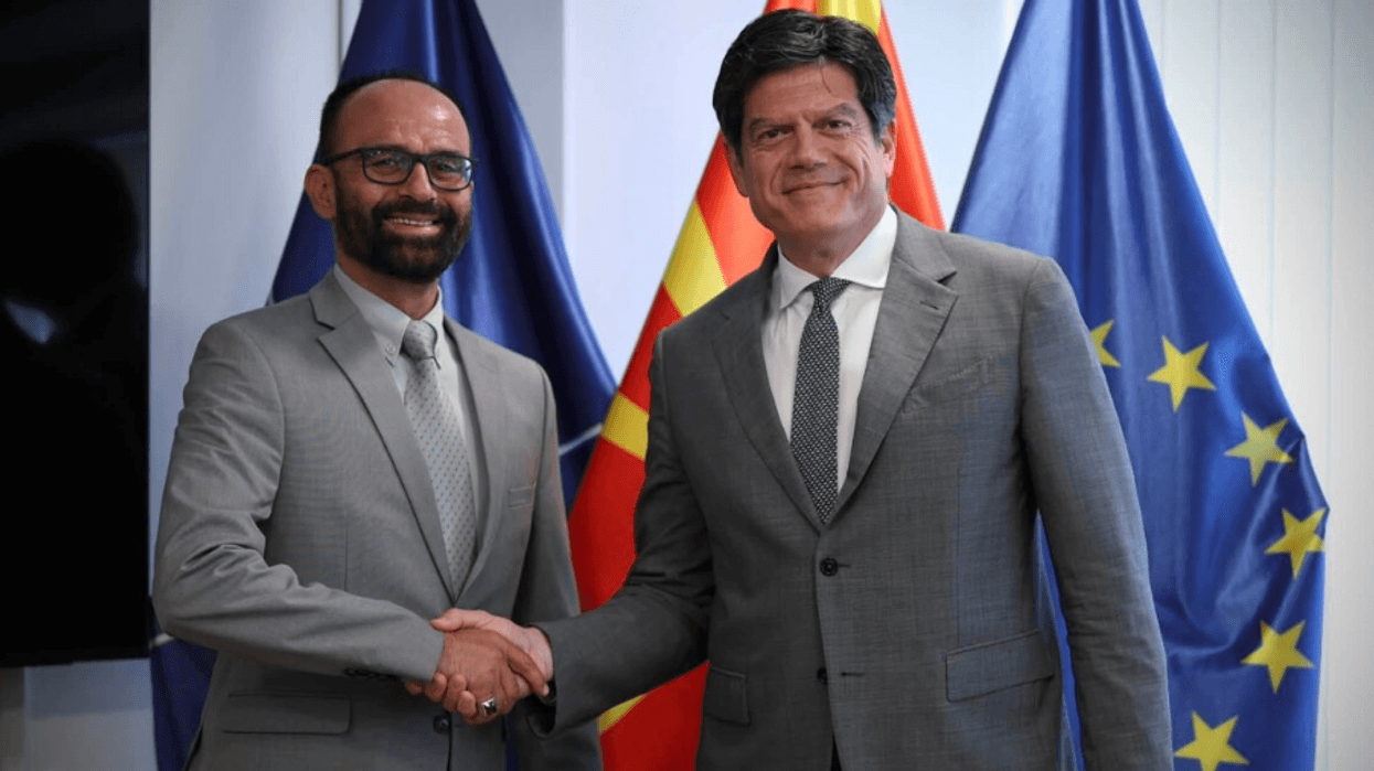 Shasivari-Rokas: Maqedonia e Veriut mbetet e përkushtuar në zbatimin e rekomandimeve të KE-së Shasivari-Rokas: Maqedonia e Veriut mbetet e përkushtuar në zbatimin e rekomandimeve të KE-së