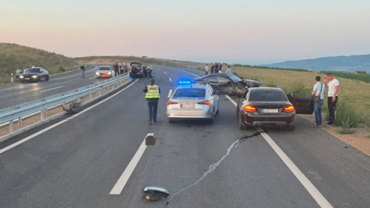 Aksident i rëndë në magjistralen Mitrovicë–Prishtinë, dyshohet për viktima Aksident i rëndë në magjistralen Mitrovicë–Prishtinë, dyshohet për viktima