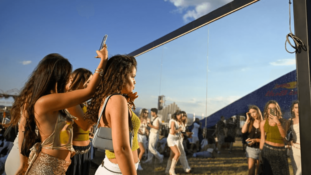Sunny Hill, më shumë se muzikë - historia e brezit që u formua me festivalin Sunny Hill, më shumë se muzikë - historia e brezit që u formua me festivalin
