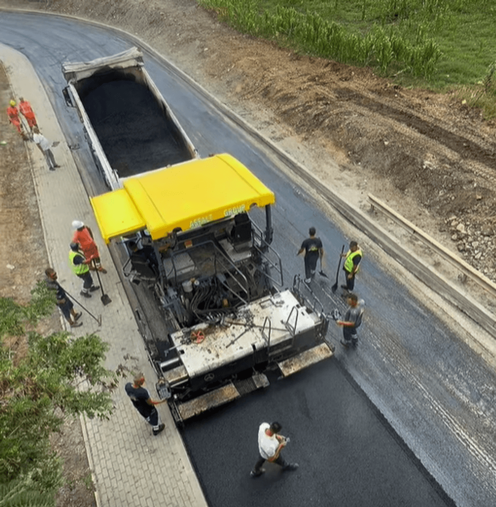 Përfundon asfaltimi në nënkalimin e Mazgitit pas sanimit të problemit me ujërat