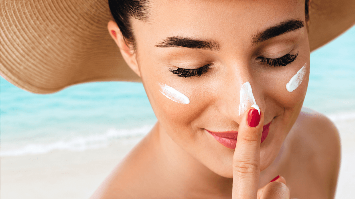 A mjafton pudra me SPF për t’u mbrojtur nga dielli? Ja çfarë duhet të dini A mjafton pudra me SPF për t’u mbrojtur nga dielli? Ja çfarë duhet të dini