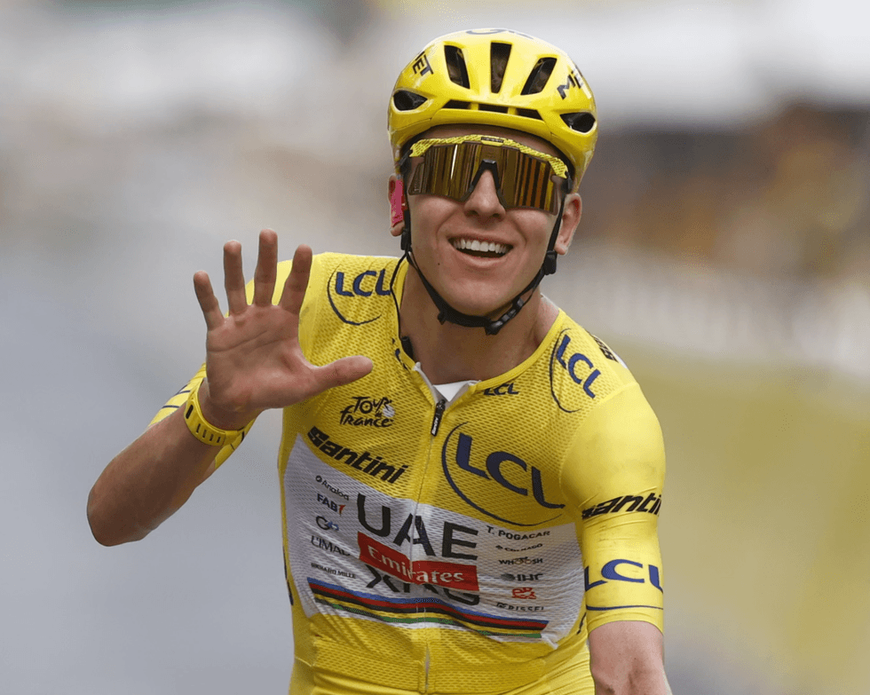 Tadej Pogacar hyn në histori me triumfin e pestë në Tour de France