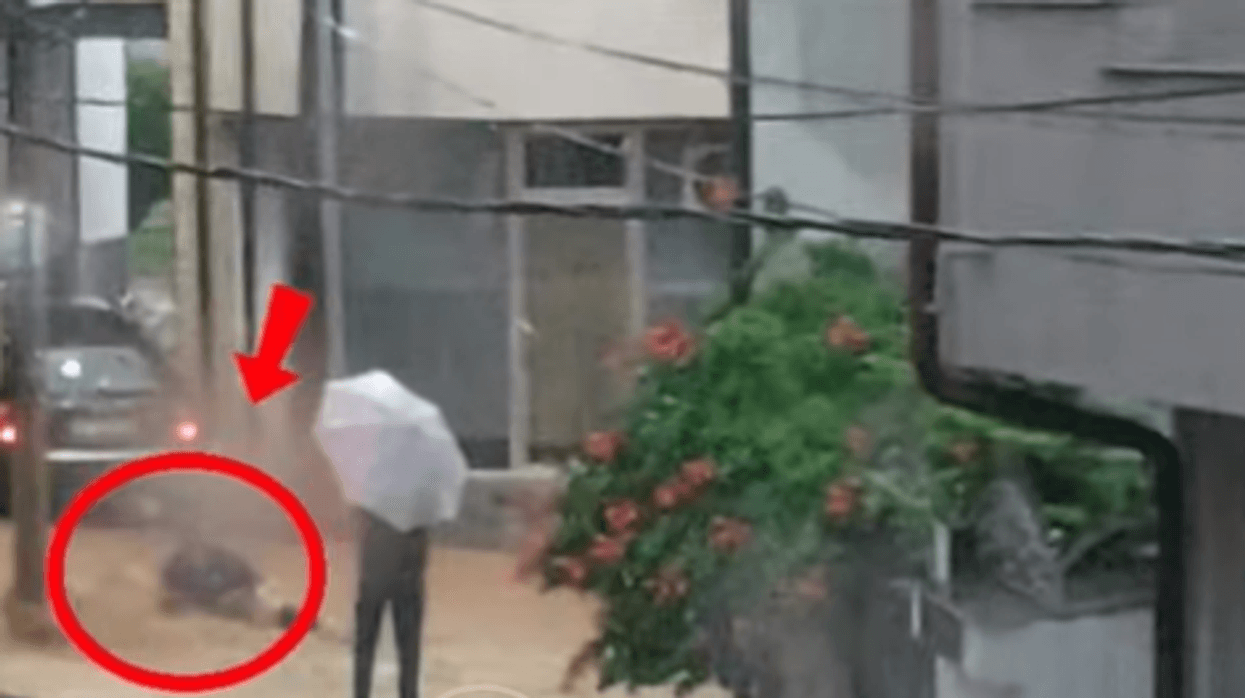 Pamje shqetësuese nga Rahoveci - uji i rrëmbyeshëm përfshin një grua gjatë përmbytjeve Pamje shqetësuese nga Rahoveci - uji i rrëmbyeshëm përfshin një grua gjatë përmbytjeve