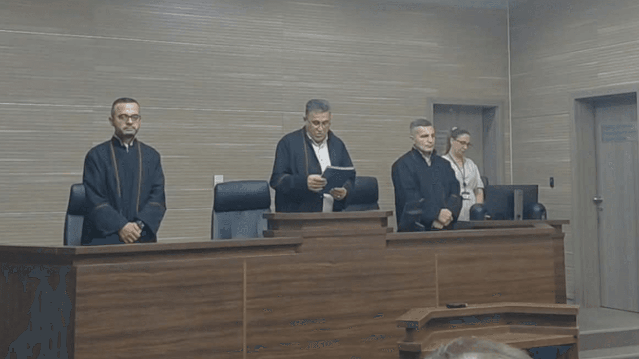 32 vjet burgim për katër të akuzuarit në rastin “Toka 2”, konfiskohen 45 ngastra kadastrale 32 vjet burgim për katër të akuzuarit në rastin “Toka 2”, konfiskohen 45 ngastra kadastrale