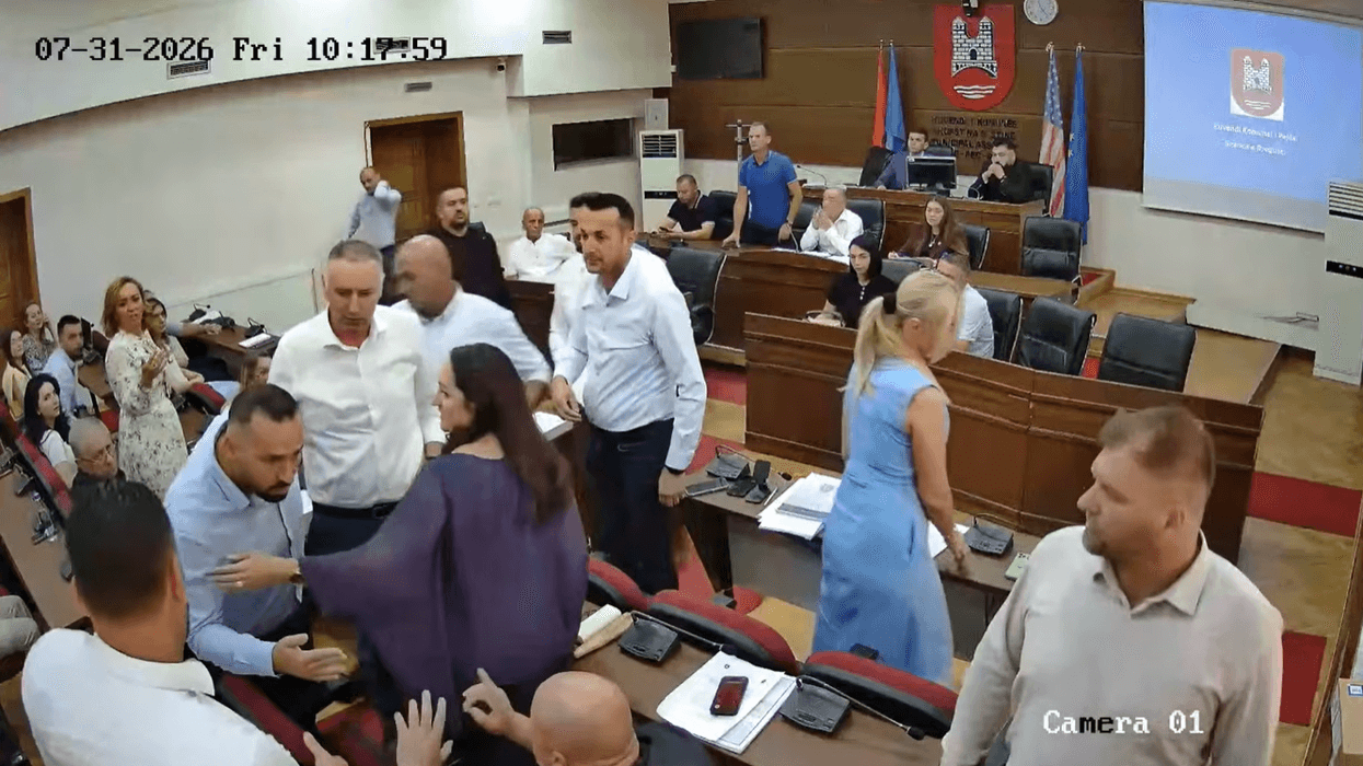 Përplasje verbale mes dy asamblistëve në seancën e Kuvendit të Pejës Përplasje verbale mes dy asamblistëve në seancën e Kuvendit të Pejës