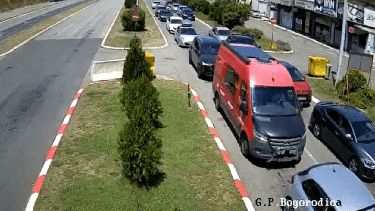 Pritje deri në tre orë në pikat kufitare Bogorodicë dhe Dojran, fluks i shtuar i automjeteve edhe në Tabanocë