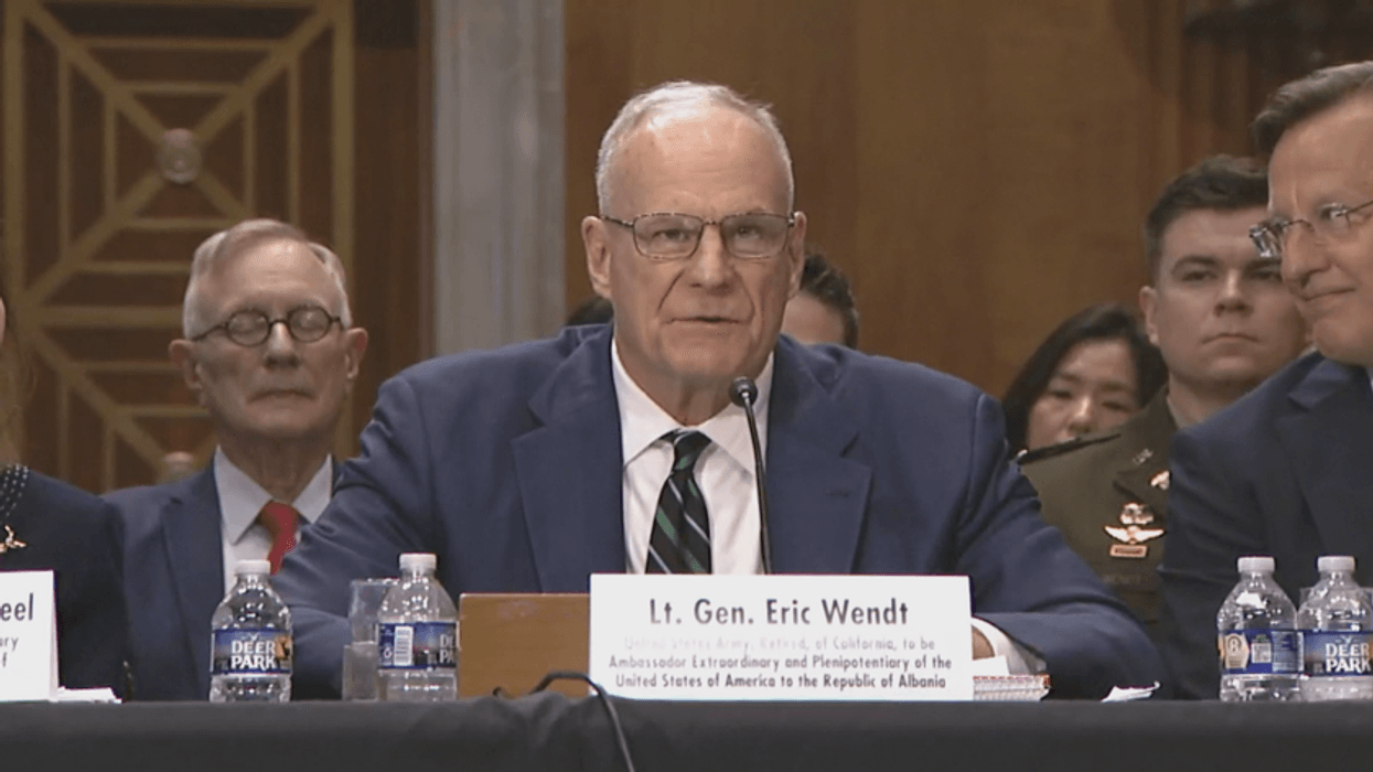 Pritet vetëm firma nga Trump, Senati konfirmon zyrtarisht Eric Wendt ambasador në Shqipëri Pritet vetëm firma nga Trump, Senati konfirmon zyrtarisht Eric Wendt ambasador në Shqipëri