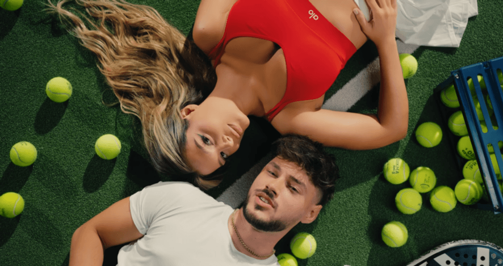 Leo publikon këngën e re “DON”, konfirmon rikthimin me Lelën përmes videoklipit