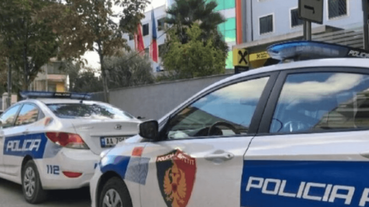 Vrasje me kallashnikov në Korçë, ekzekutohet 20-vjeçari - i dyshuari në arrati