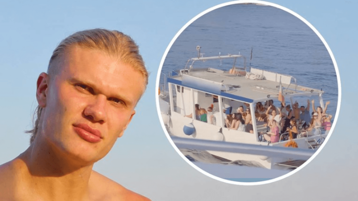 Haaland po pushonte në jaht, por një varkë me tifozë iu afrua papritur - reagimi i tij bëhet viral