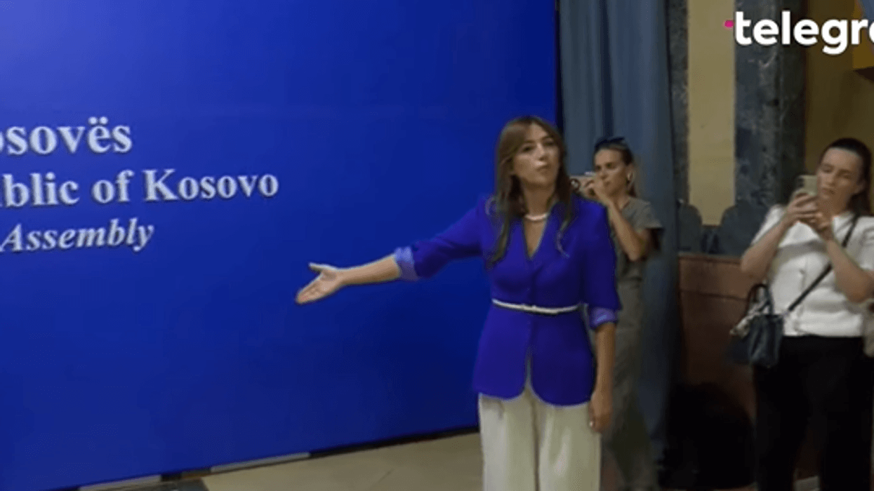"Thirre seancën, mos ik", Haxhiu anulon konferencën pasi u afruan deputetët e PDK-së