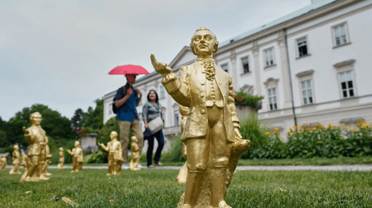 Skandal në Salzburg - vidhen 210 statuja të Mozartit nga ekspozita