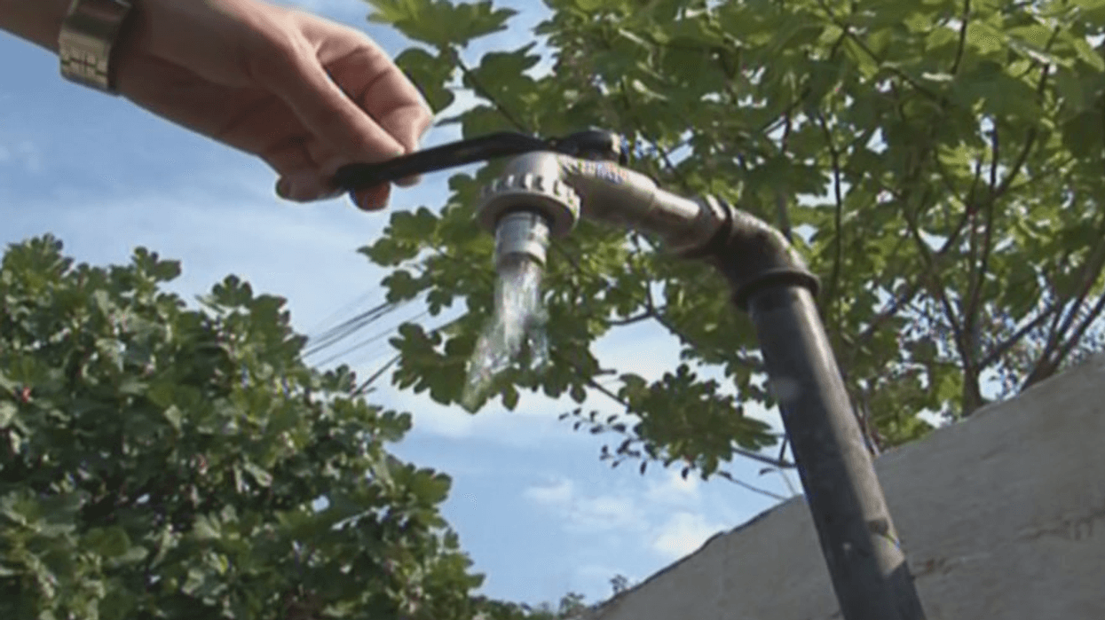 Erërat e forta shkaktojnë defekt në linjën 20 kV, probleme në furnizimin me ujë në disa zona të Durrësit