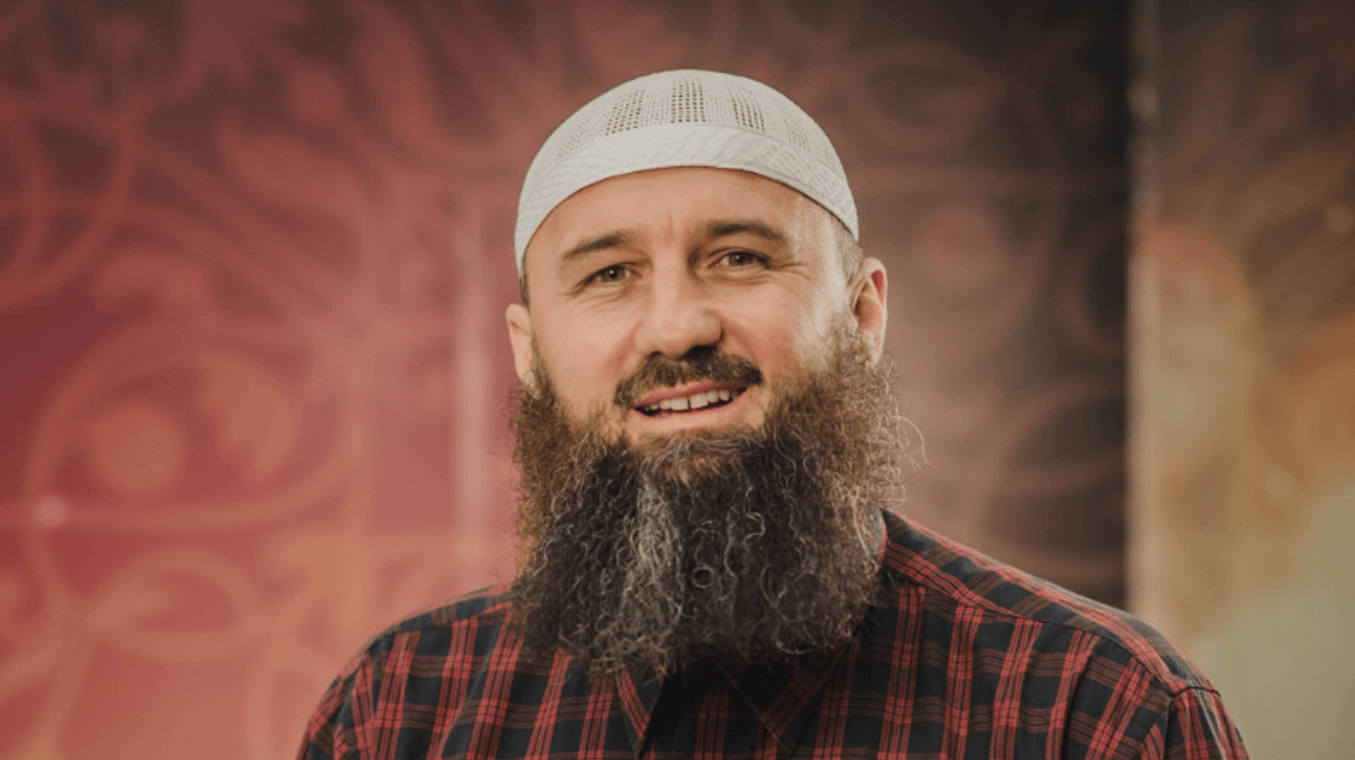 Predikuesi fetar nga Bosnja, Elvedin Peziq, shoqërohet nga Policia e Kosovës