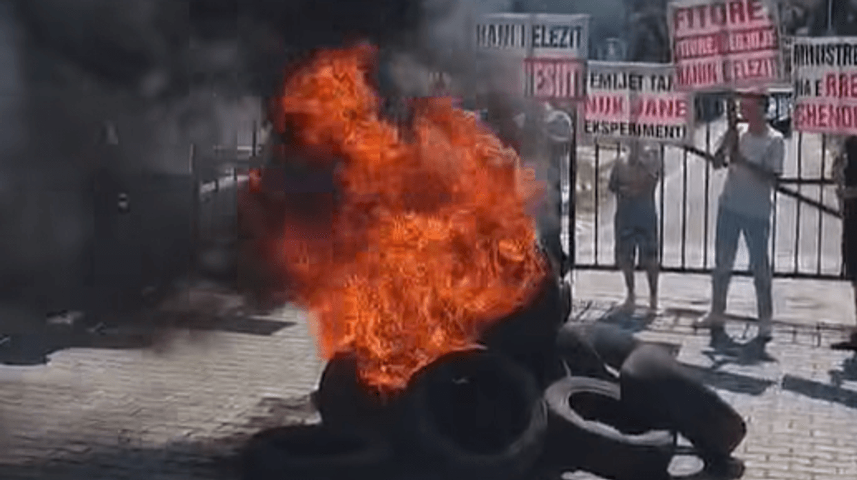 “Kallen gomat në Han të Elezit”, qytetarët protestojnë kundër ndotjes së mjedisit