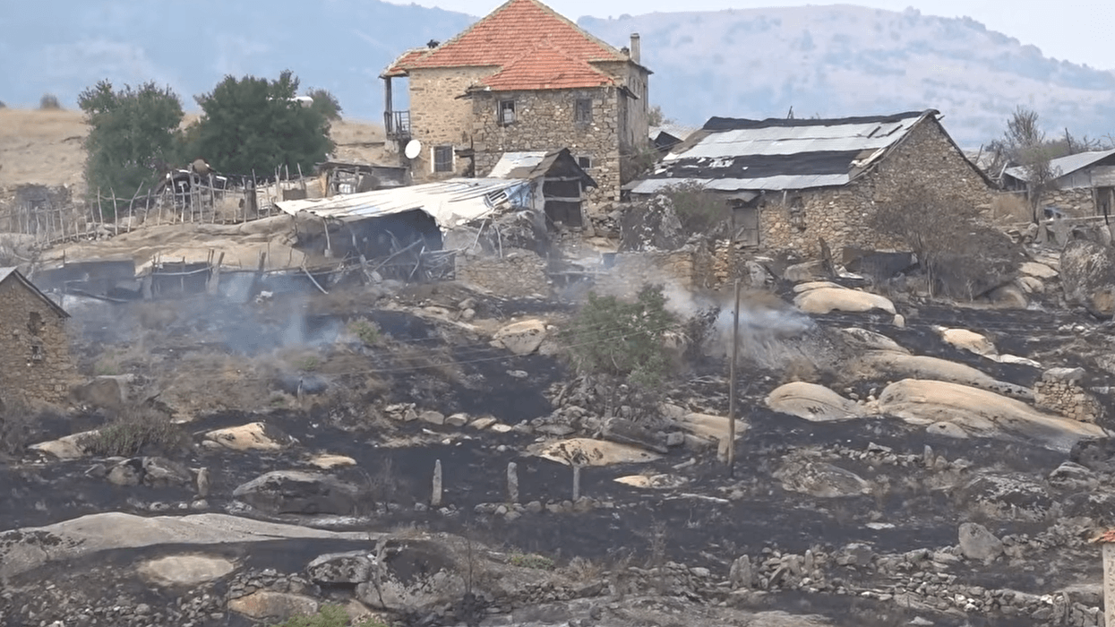 Digjen 15 shtëpi dhe objekte në fshatin Çanishtë afër Prilepit, zjarri është ende aktiv