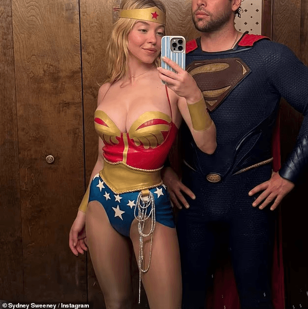 Sydney Sweeney shndërrohet në  Wonder Woman  dhe tërheq vëmendjen me paraqitjen provokuese