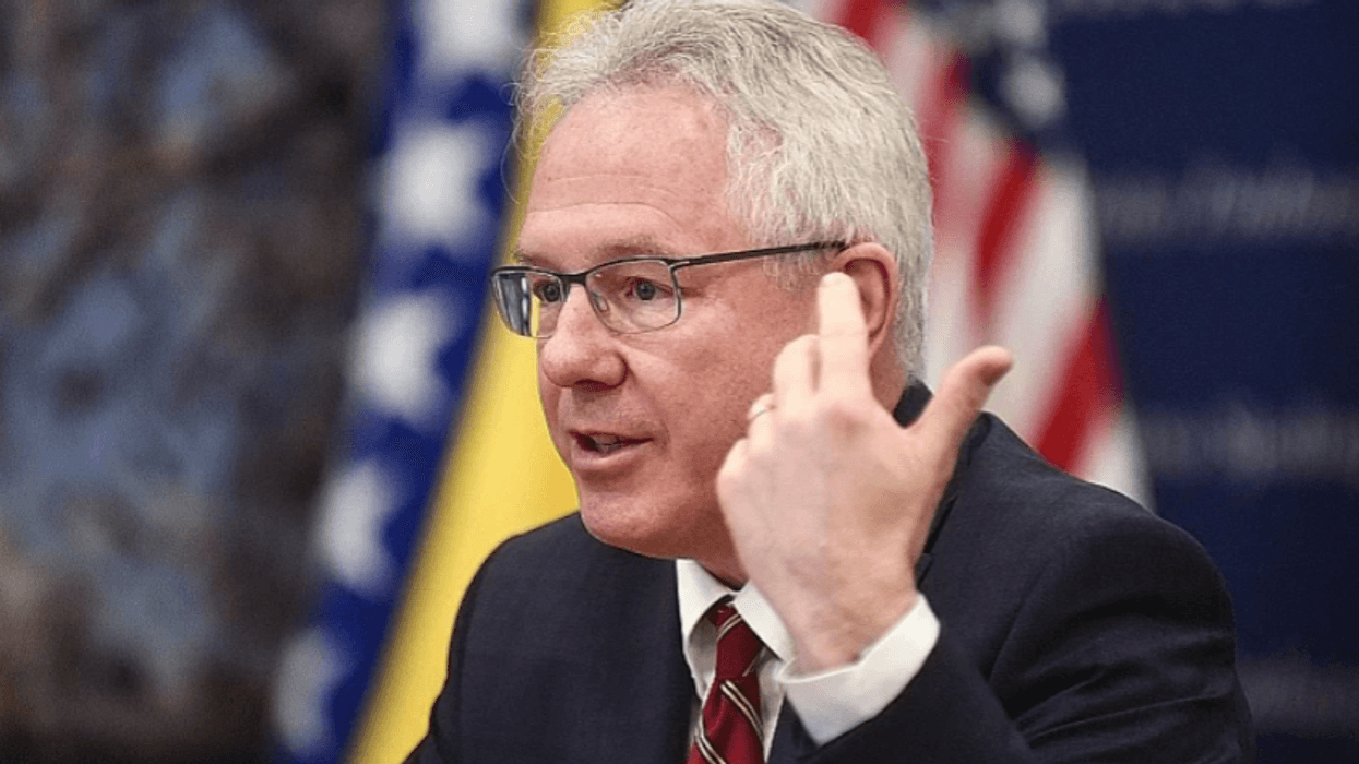 Murphy reagon ndaj thirrjes që SHBA-ja ta njohë pavarësinë e Republika Serbe: “Çmenduria më e madhe e shkruar për Bosnjën”, përmend edhe Kosovën Murphy reagon ndaj thirrjes që SHBA-ja ta njohë pavarësinë e Republika Serbe: “Çmenduria më e madhe e shkruar për Bosnjën”, përmend edhe Kosovën