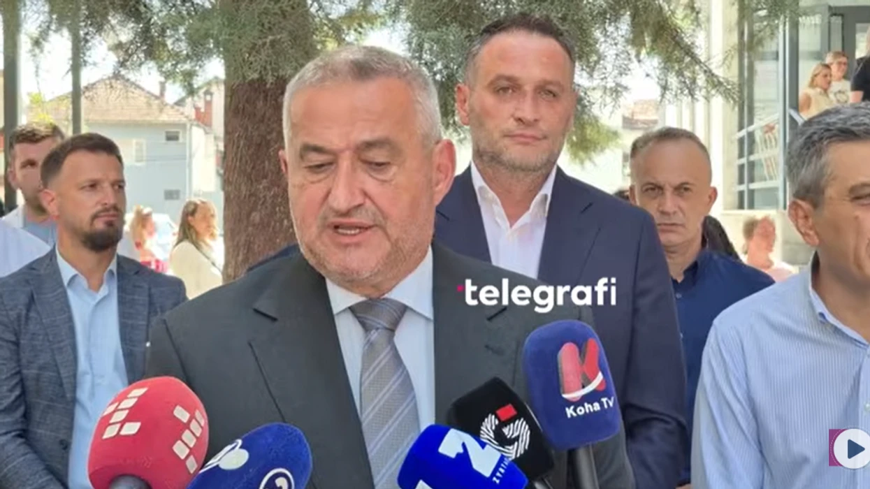 Klekovski në Spitalin e Tetovës: Brenda dy muajve do të nis punësimi i 600 specialistëve