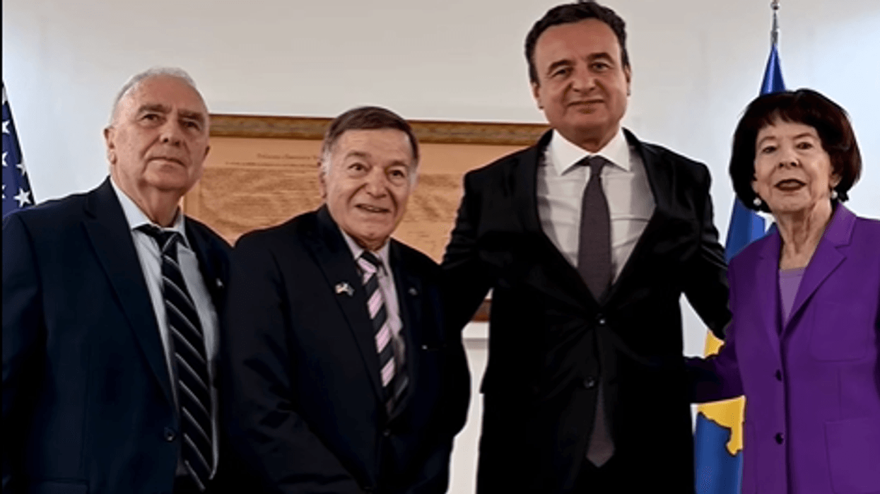Joe dhe Shirley DioGuardi marrin shtetësinë, Kurti: Miq të vjetër të Kosovës