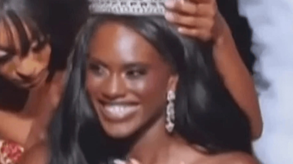 Skandal në Miss Universe Haiti - kurorëzuan vajzën e gabuar dhe ia hoqën titullin pas festës