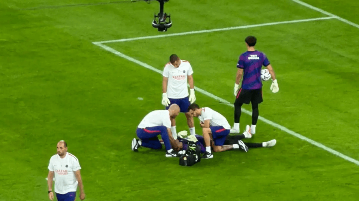 Momente shqetësuese te PSG-ja, ylli i ekipit rrëzohet gjatë nxehjes para ndeshjes ndaj Lilles