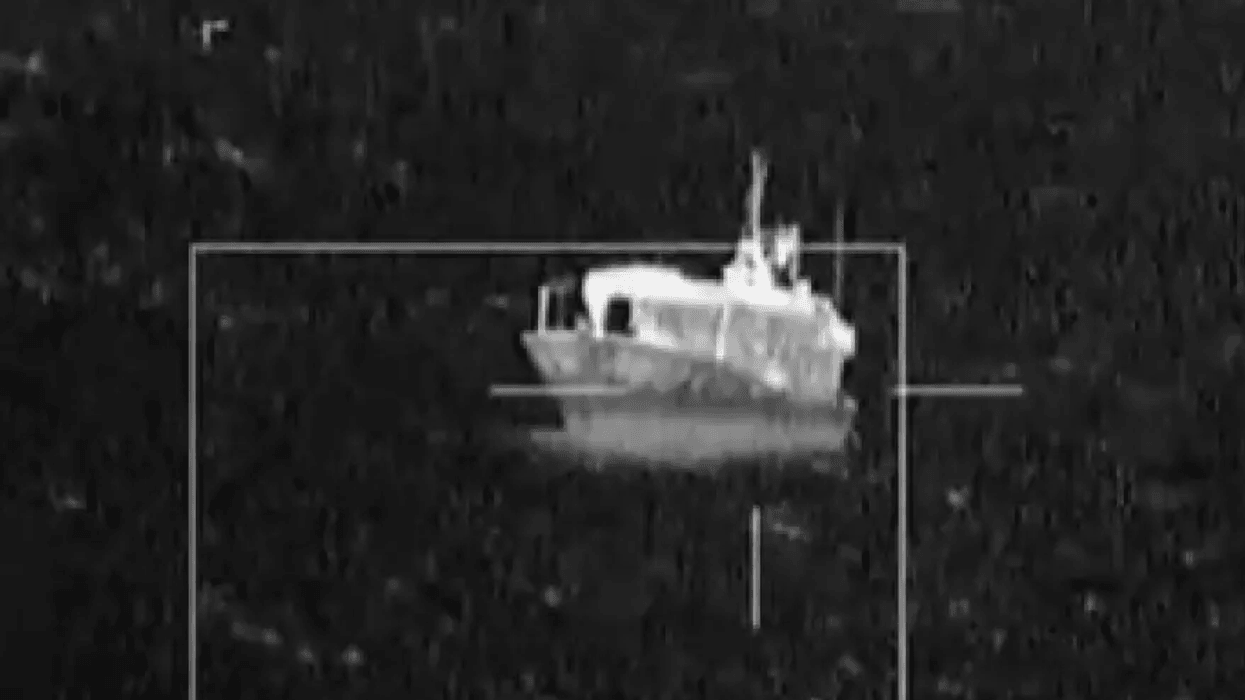 Video, shpërthim i fuqishëm në Paqësor - ushtria amerikane shkatërron anijen e trafikantëve