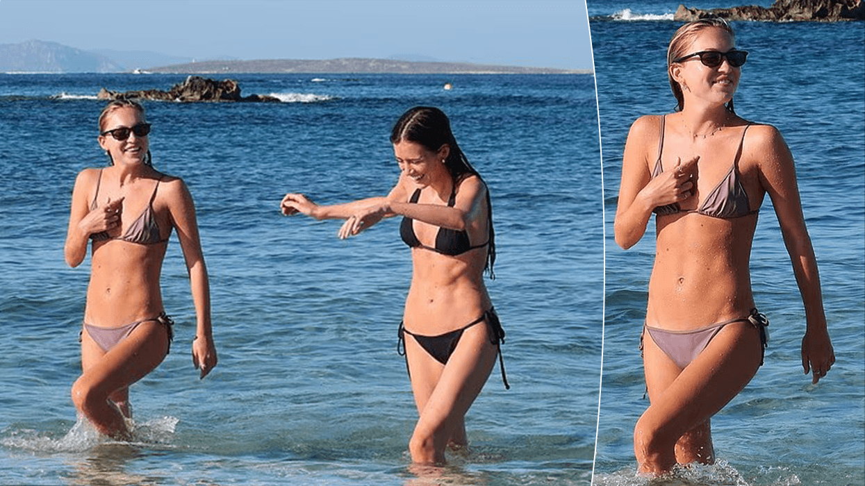 Me bikini dhe pamje elegante, Lila Moss mahnit në Formentera dhe sjell në vëmendje nënën e saj, Kate