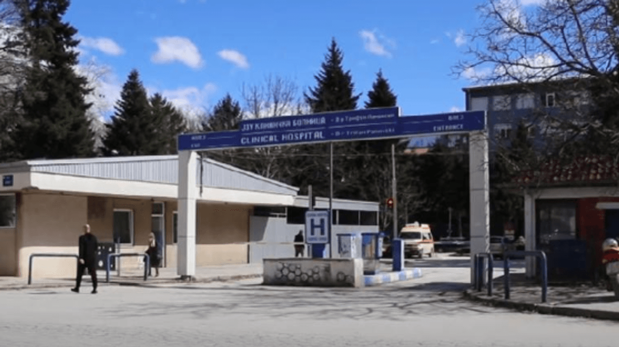 Një person nga Strumica u gjet i vdekur në oborrin e spitalit të Manastirit