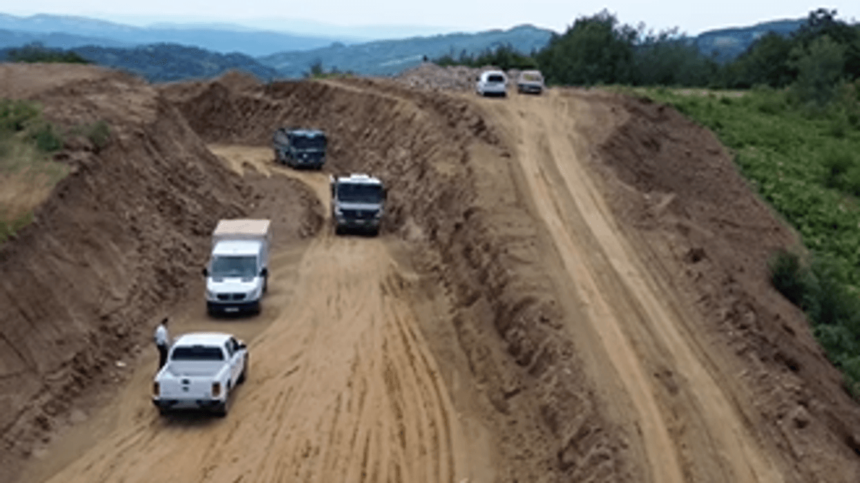 Rahimaj: 2.1 milionë euro për rrugën Sfircë–Shahiq në Kamenicë Rahimaj: 2.1 milionë euro për rrugën Sfircë–Shahiq në Kamenicë