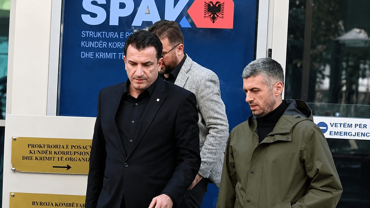 Jep dorëheqjen Sekretari i Përgjithshëm i Bashkisë Tiranë, Veliaj rikthen Alban Dokushin