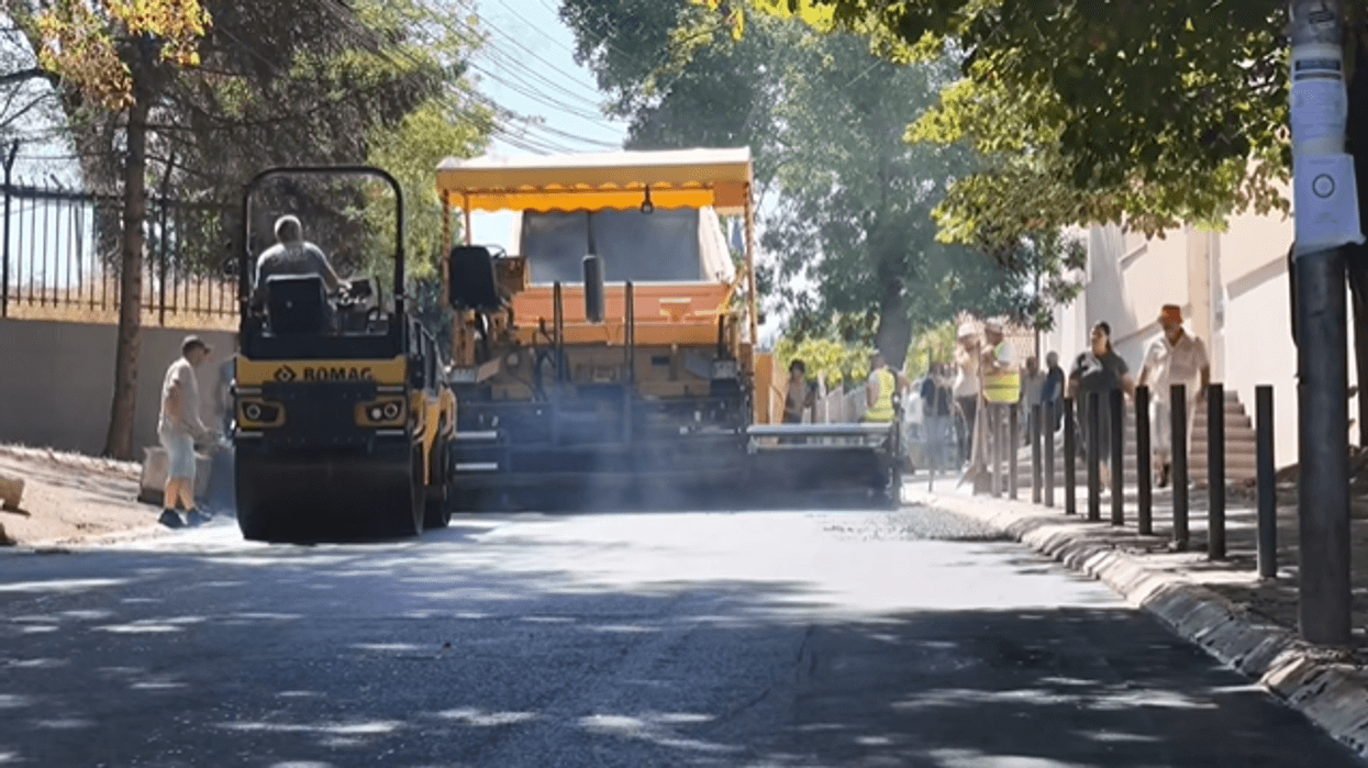 Peci: Përfundon asfaltimi i rrugës kryesore në lagjen Bair, mbi 2 km rrugë