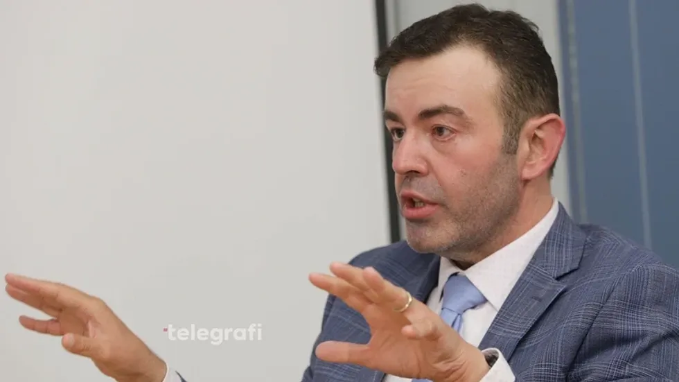 Ish-deputeti Bislimi: Konjufca ka një mundësi historike, duhet t'i ofrojë Kuvendit një Qeveri jopartiake