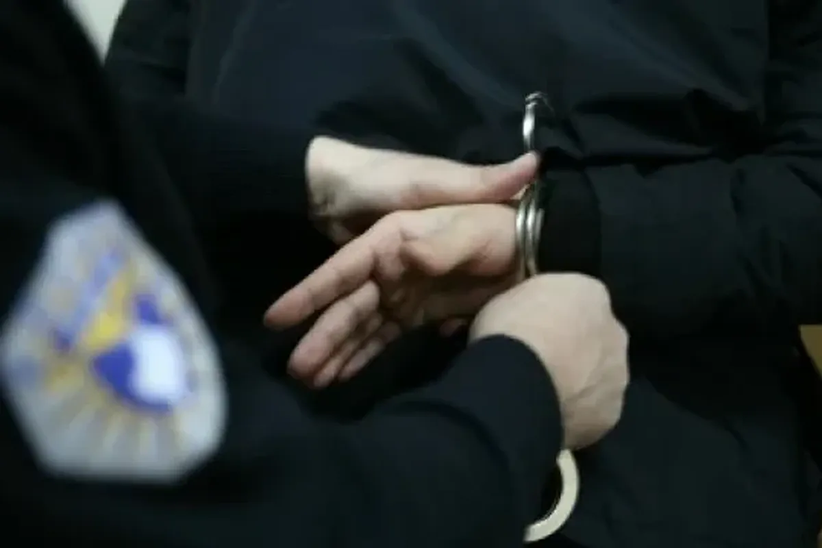 Arrestohet një person në Gjakovë për kanosje ndaj zyrtarit policor Arrestohet një person në Gjakovë për kanosje ndaj zyrtarit policor