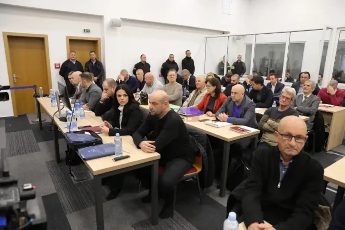 Pala mbrojtëse kërkon bashkimin e procedurës për zjarrin në "Pulse" me aktakuzën e re kundër 13 oficerëve të policisë Pala mbrojtëse kërkon bashkimin e procedurës për zjarrin në