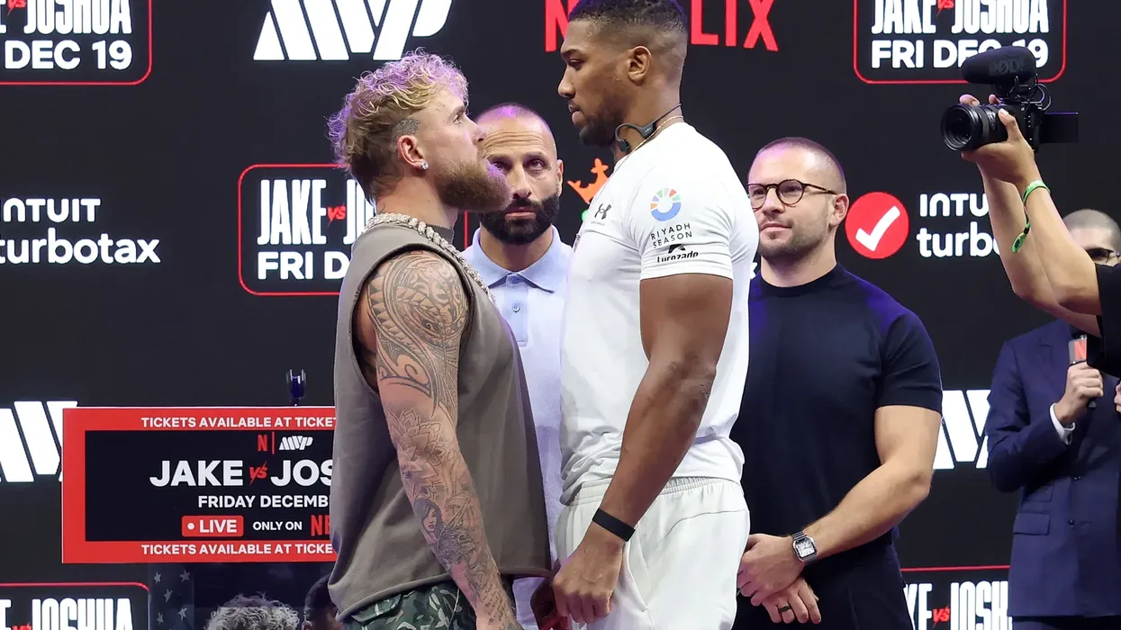 Jake Paul dhe Anthony Joshua u përballën para meçit, shikoni si e kërcënuan njëri-tjetrin Jake Paul dhe Anthony Joshua u përballën para meçit, shikoni si e kërcënuan njëri-tjetrin