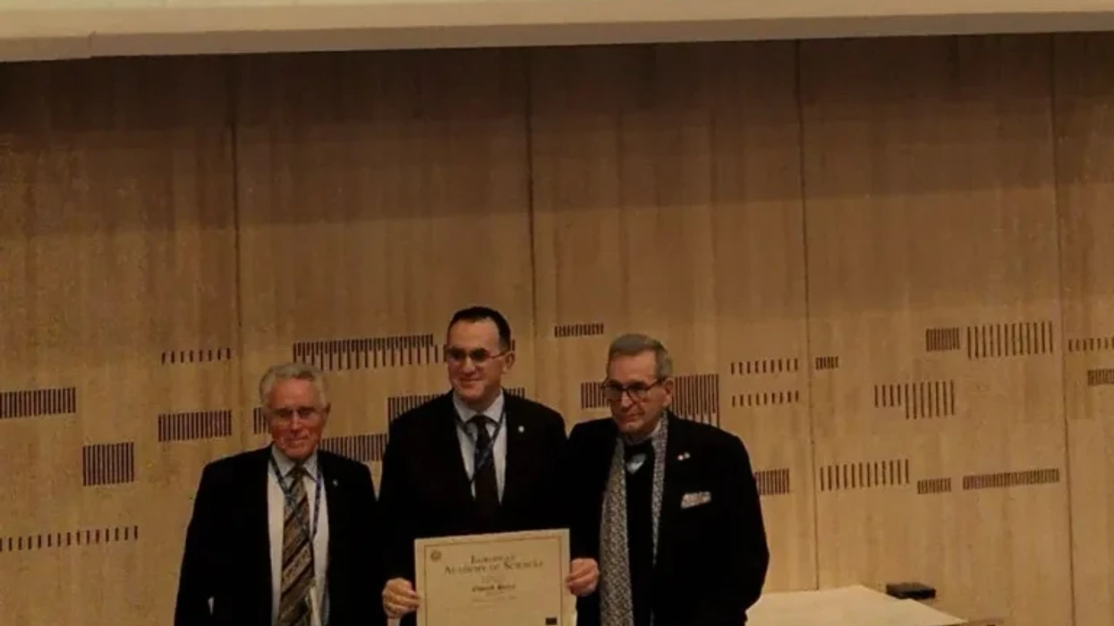 Rektori i UBT-së, Edmond Hajrizi, bëhet zyrtarisht anëtar i Akademisë Evropiane të Shkencave