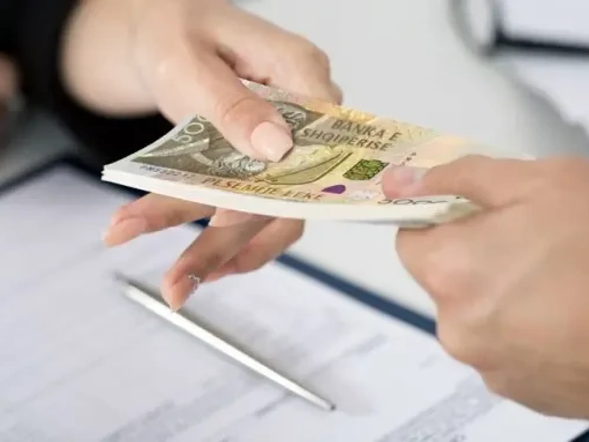 Miratohet në qeveri, nga 1 janari paga minimale në Shqipëri 518 euro Miratohet në qeveri, nga 1 janari paga minimale në Shqipëri 518 euro
