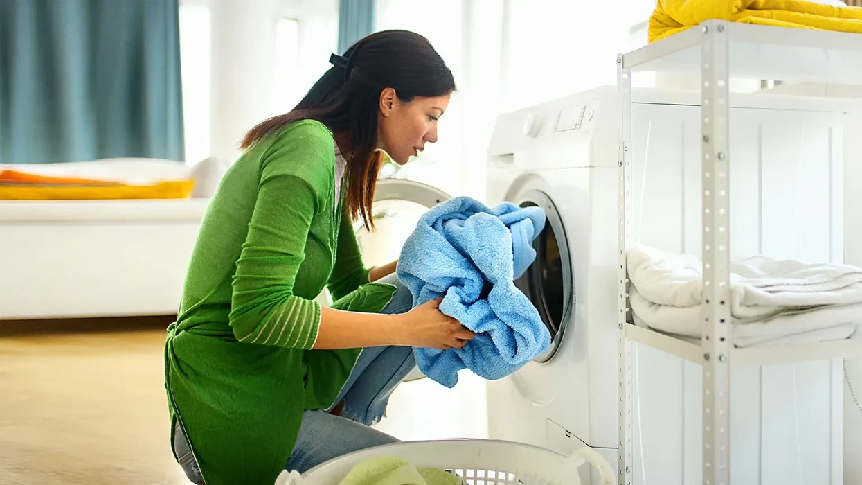 Peshqirët kanë erë lagështie edhe pas larjes? Ky kombinim me vetëm dy përbërës zgjidh problemin përfundimisht