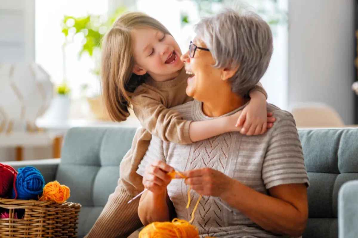 Cilën gjyshe e do më shumë fëmija - nga ana e nënës apo e babait? Cilën gjyshe e do më shumë fëmija - nga ana e nënës apo e babait?