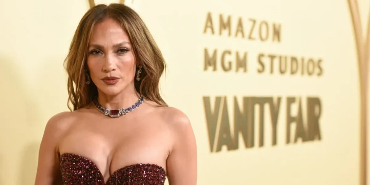 Jennifer Lopez sërish pa konkurrencë: Elegancë, guxim dhe shkëlqim pa moshë Jennifer Lopez sërish pa konkurrencë: Elegancë, guxim dhe shkëlqim pa moshë