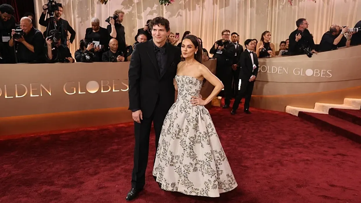 Ashton Kutcher dhe Mila Kunis në tapetin e kuq për herë të parë që nga viti 2023, duke pozuar për fotografët Ashton Kutcher dhe Mila Kunis në tapetin e kuq për herë të parë që nga viti 2023, duke pozuar për fotografët