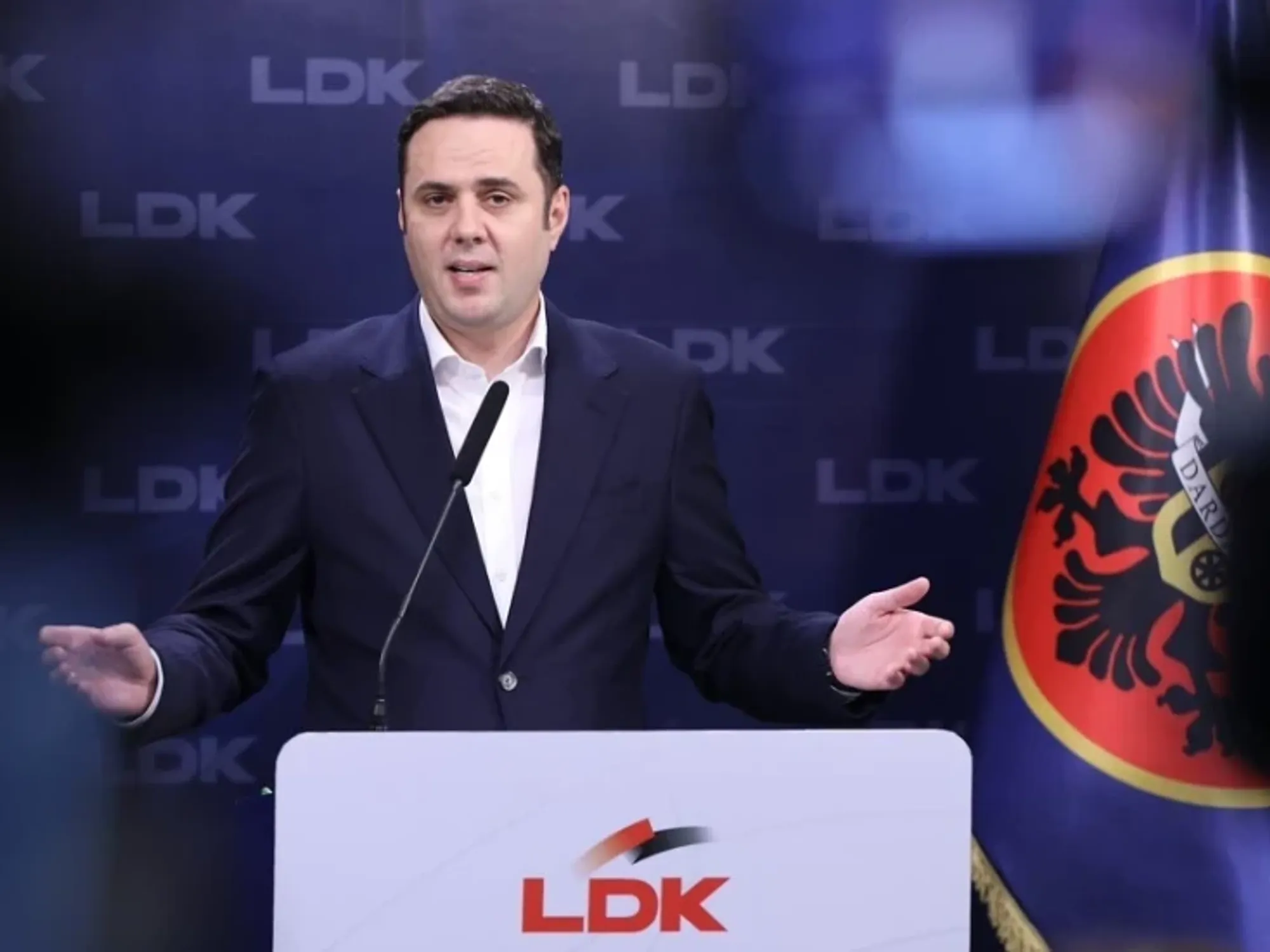 Abdixhiku reagon pas dorëheqjes së Bajramit nga posti i nënkryetares së LDK-së Abdixhiku reagon pas dorëheqjes së Bajramit nga posti i nënkryetares së LDK-së